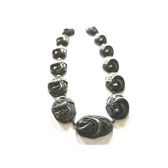 Floral Elegance: Art Deco Choker with Floral Motif - Picture 15 of 16